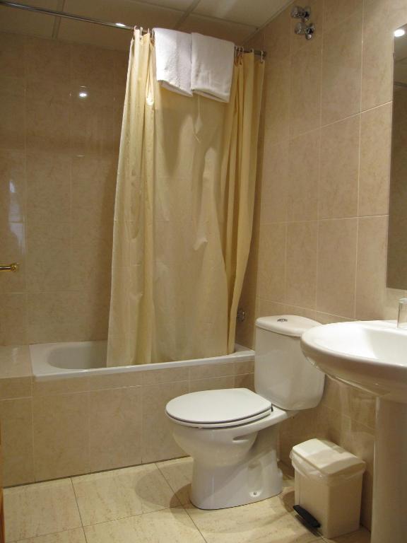 Fonda Agusti Hotel Esterri d'Àneu Camera foto